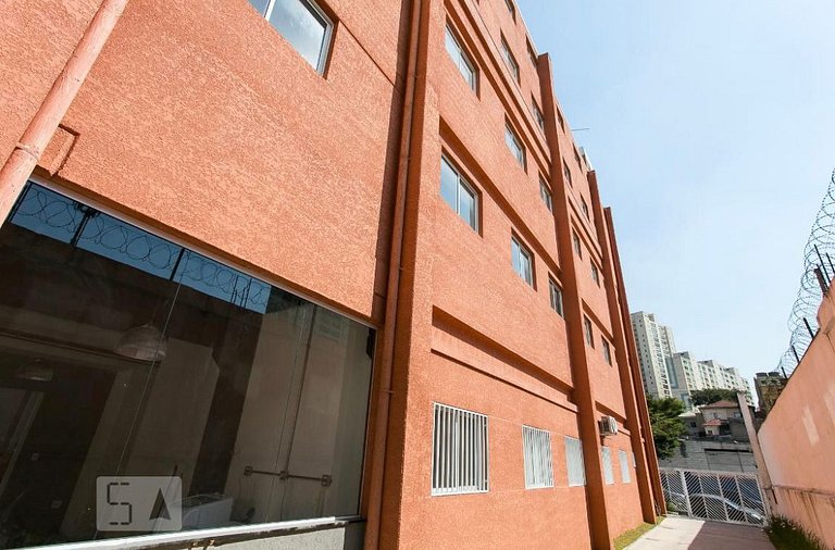 S18. Privativo c/cozinha, prédio residencial na Mooca