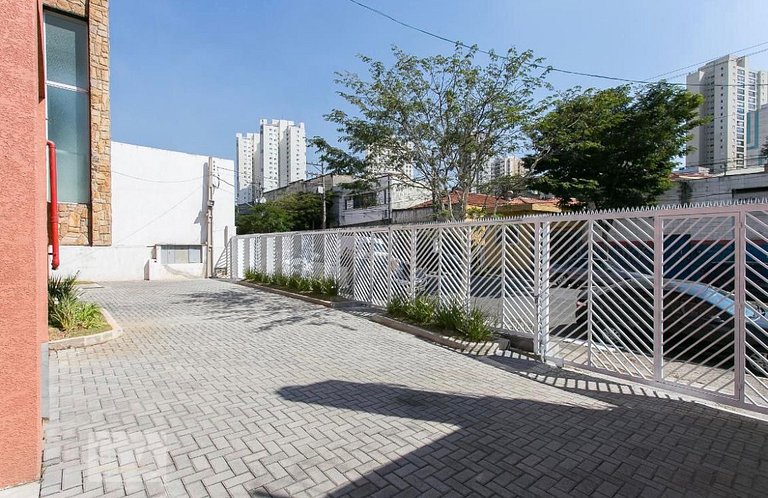 S18. Privativo c/cozinha, prédio residencial na Mooca