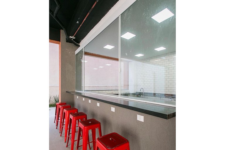 S18. Privativo c/cozinha, prédio residencial na Mooca