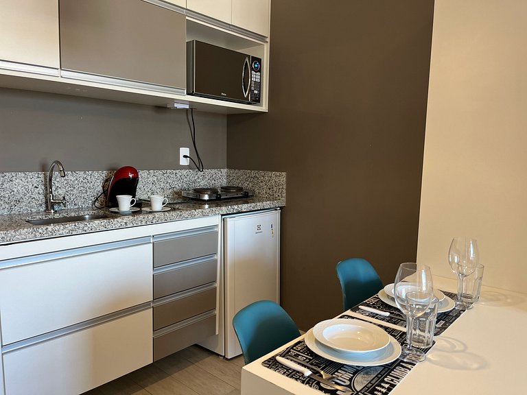 Studio mobiliado c/ garagem e portaria 24h